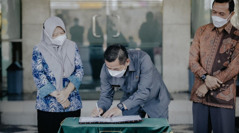 Kasus Covid-19 Melonjak Lagi, Peruri Berikan Bantuan APD Untuk Tenaga Kesehatan di Karawang