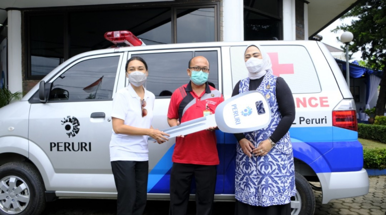 Peruri Serahkan Bantuan 1 Unit Ambulans Kepada Puskesmas Telukjambe